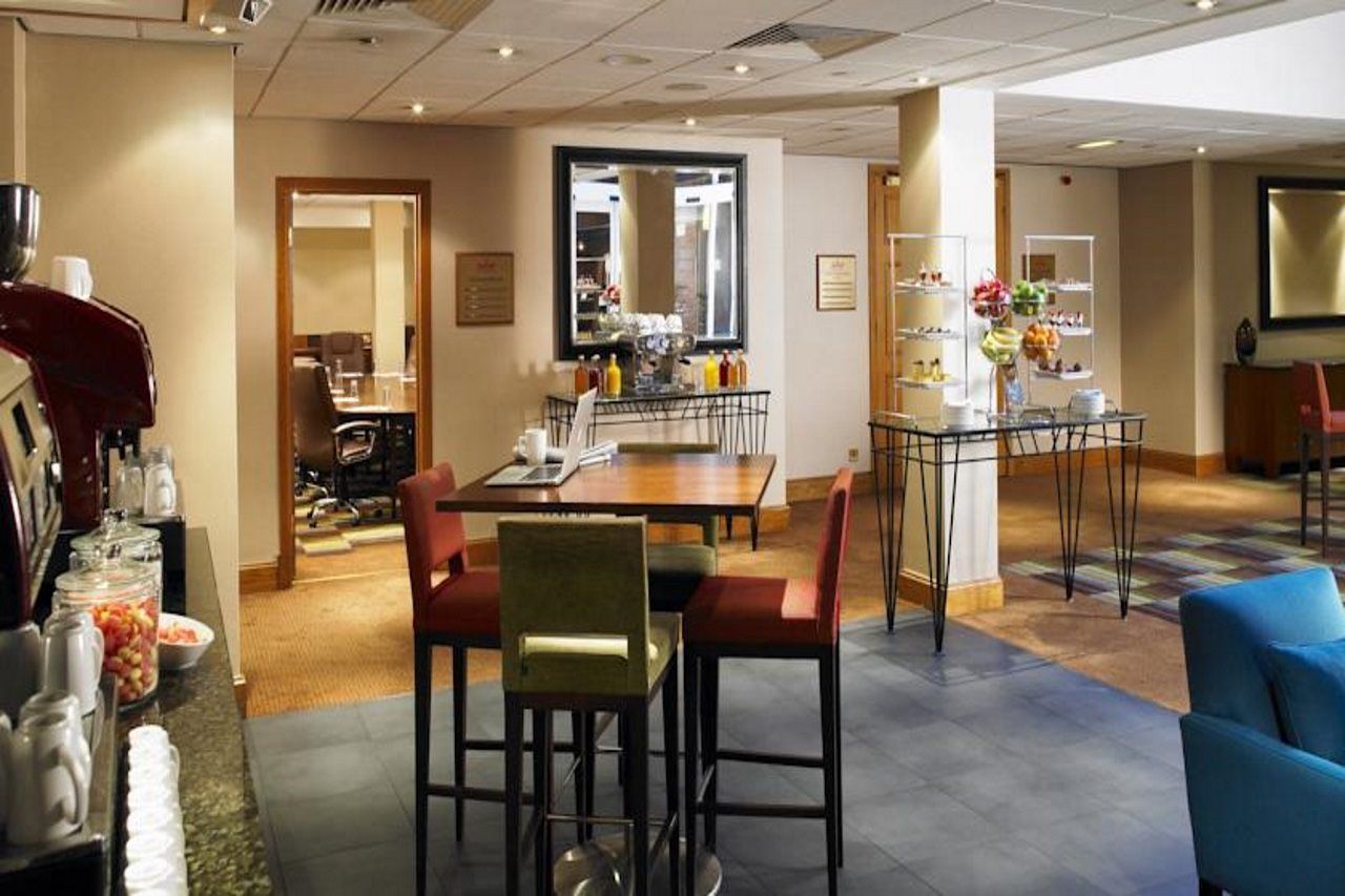 Marriott Victoria & Hotel